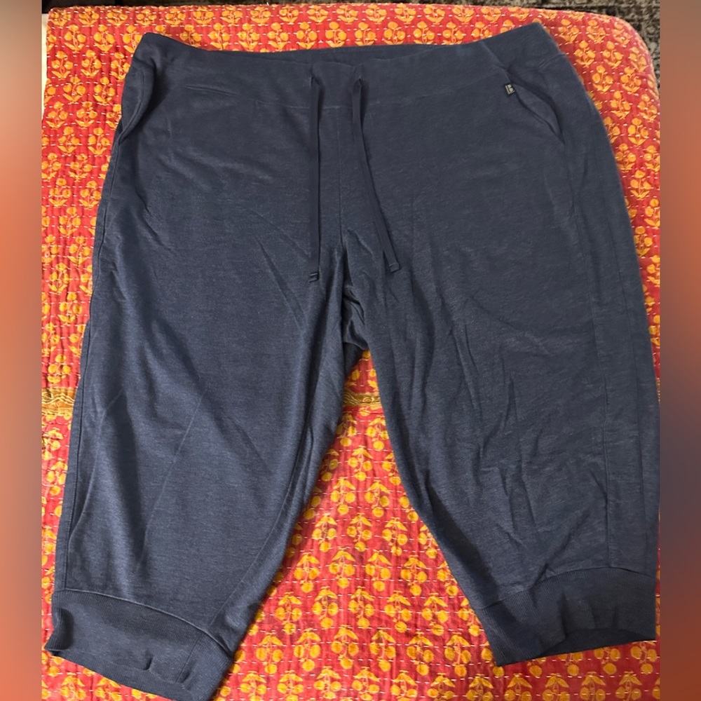 Lane Bryant navy crop sweat pants 22/24